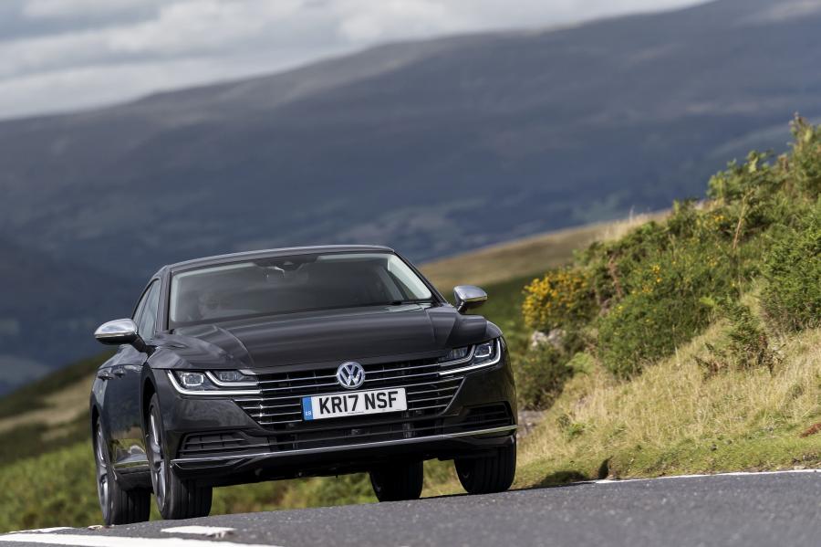  Volkswagen Arteon 4Motion Elegance 2017 года  (UK) (фото 32 из 41)